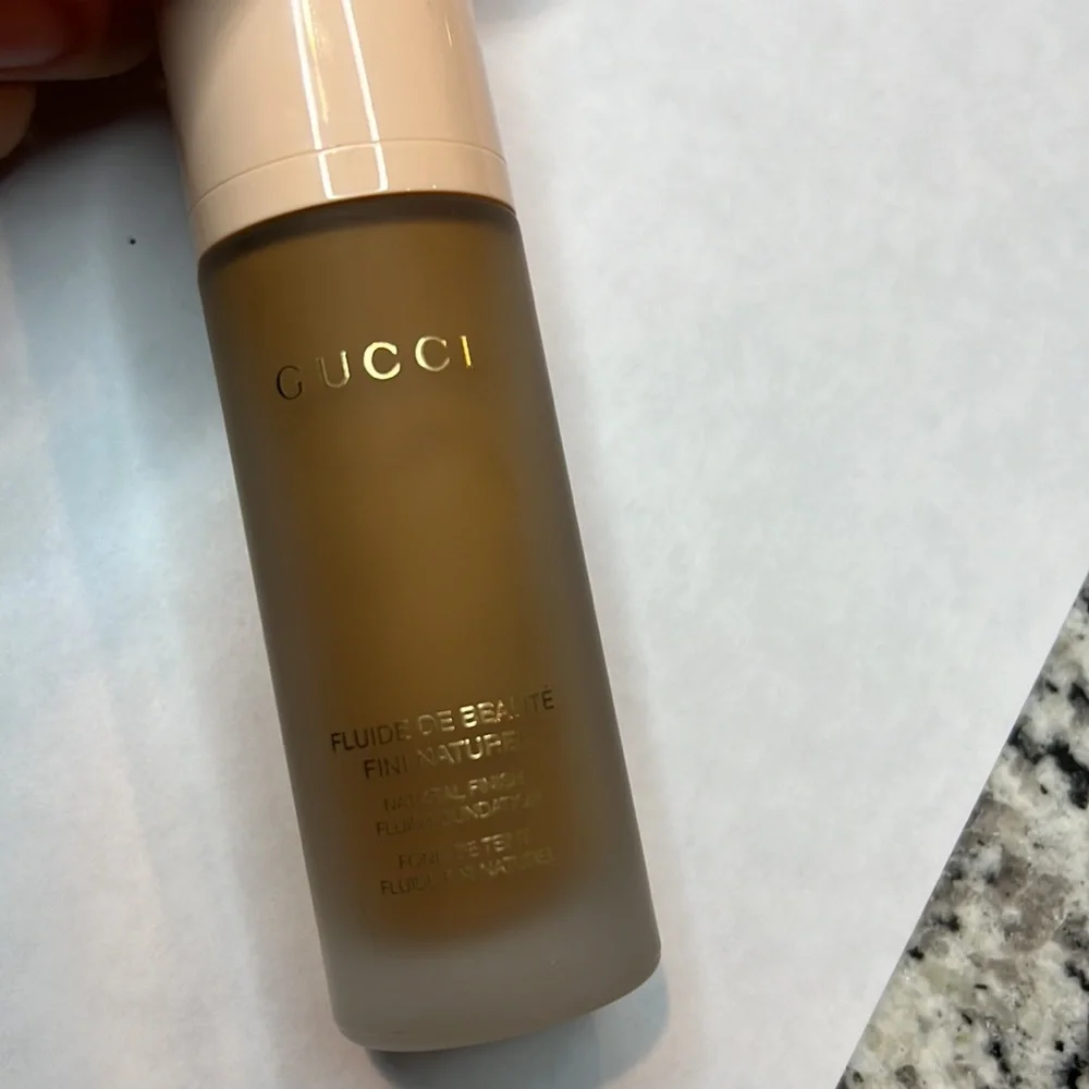 New Gucci fluid foundation 370O medium 1oz